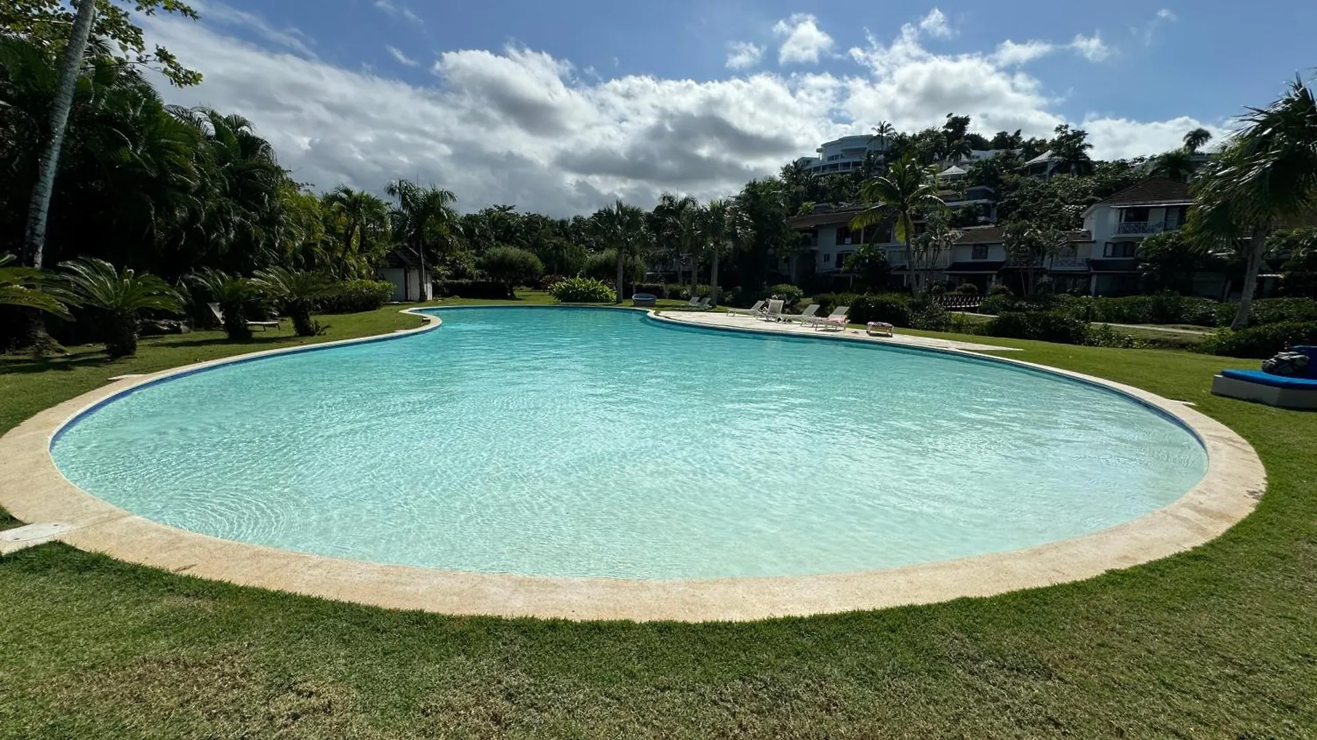 Las Ballenas House contacts